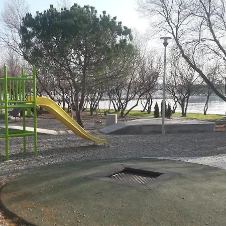 Апартаменти Toni - Private Parking, Steps To The Задар