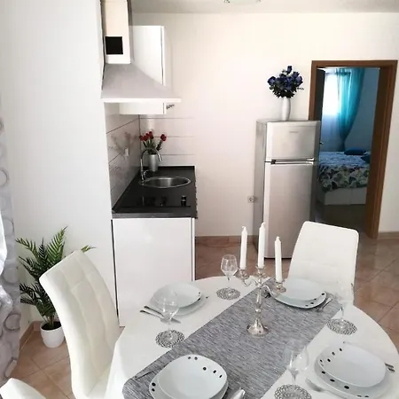 Toni - Private Parking, Steps To The Beach, Fast Wi-fi *