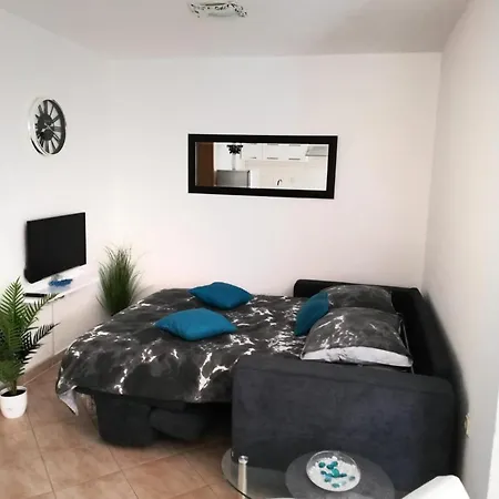 Toni - Private Parking, Steps To The Zadar