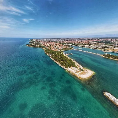 Toni - Private Parking, Steps To The Apartament Zadar