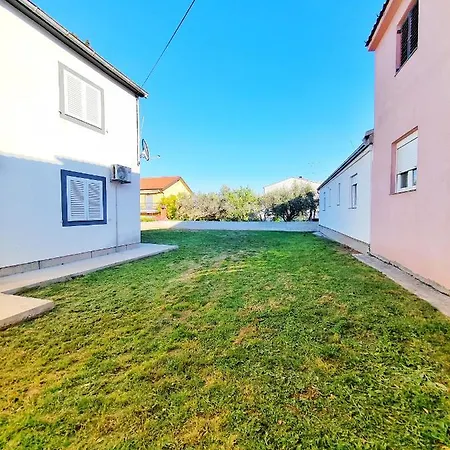 Toni - Private Parking, Steps To The Apartman *