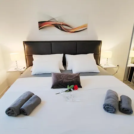 Toni - Private Parking, Steps To The Apartman Zadar