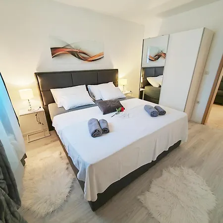 Apartman Toni - Private Parking, Steps To The *