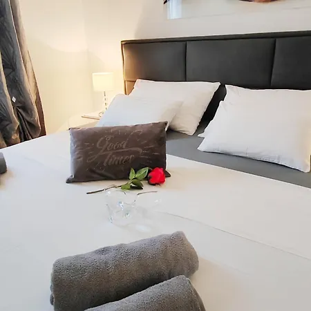 Toni - Private Parking, Steps To The Beach, Fast Wi-fi *