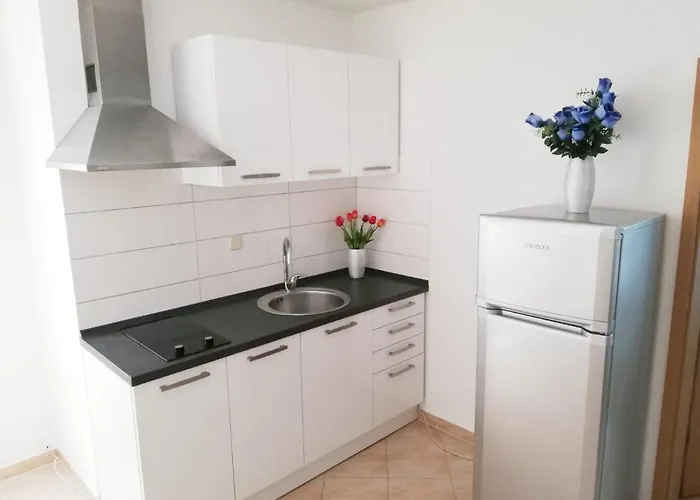 Toni - Private Parking, Steps To The Lägenhet Zadar