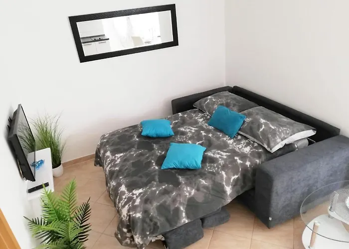 Toni - Private Parking, Steps To The * Zadar