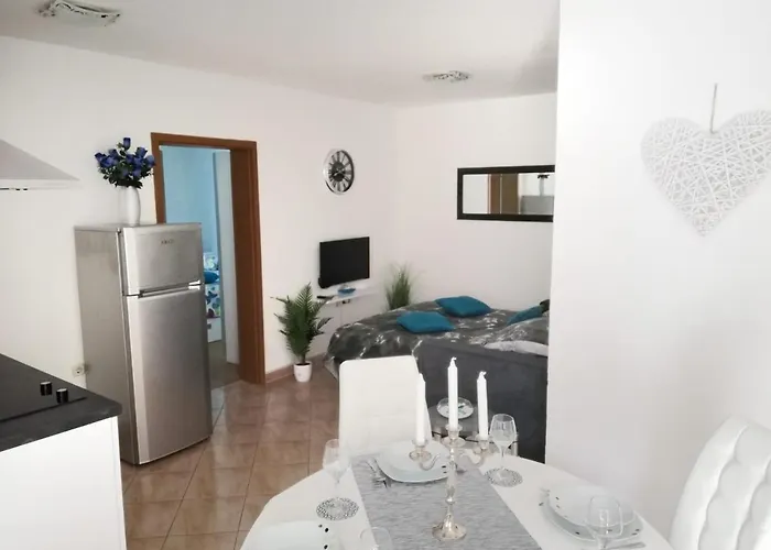 Toni - Private Parking, Steps To The Lägenhet Zadar