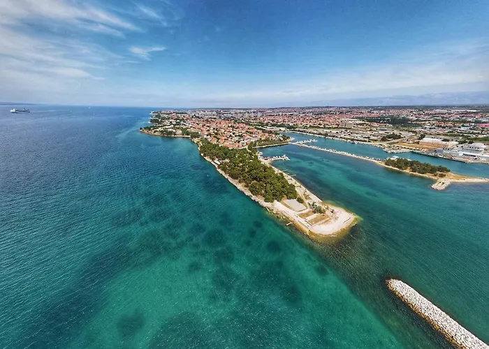 Toni - Private Parking, Steps To The Apartament Zadar