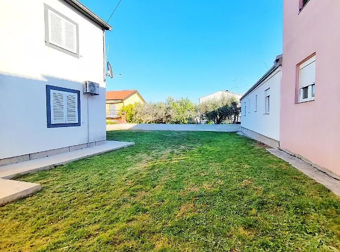 Toni - Private Parking, Steps To The Lägenhet *