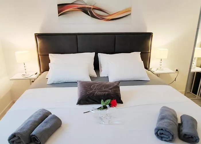 Toni - Private Parking, Steps To The Lägenhet Zadar