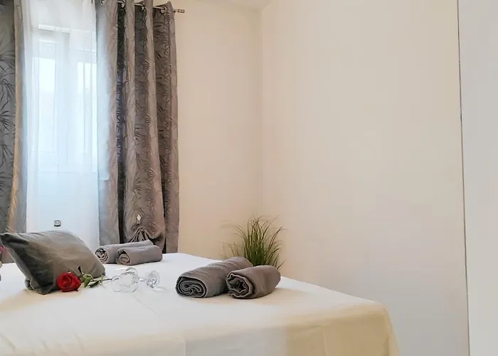 Toni - Private Parking, Steps To The Lägenhet Zadar