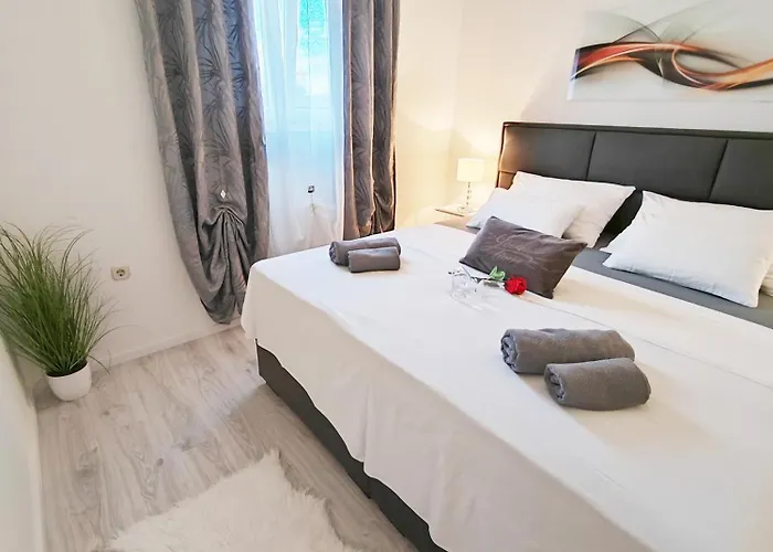 Toni - Private Parking, Steps To The Lägenhet